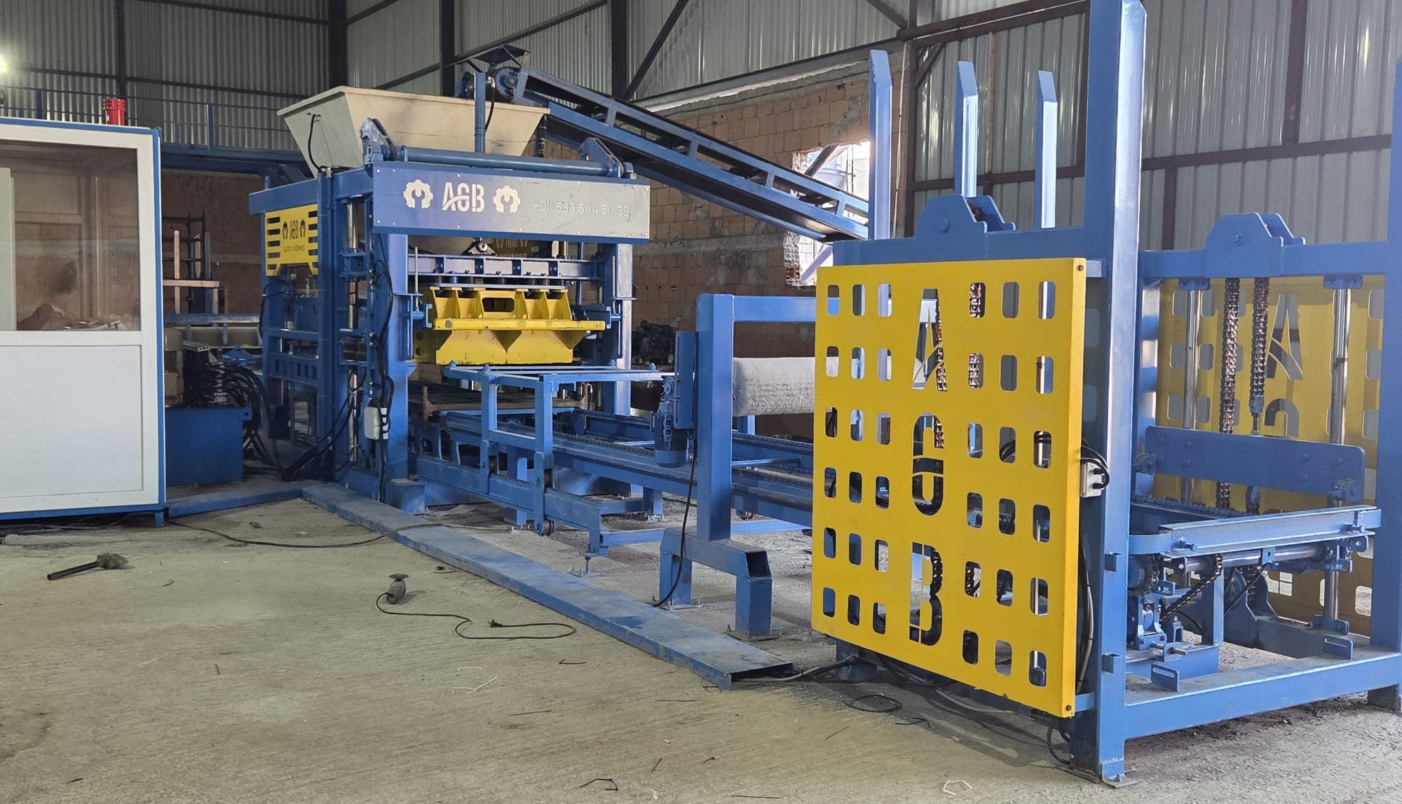 Comment choisir une machine à parpaing automatique ?